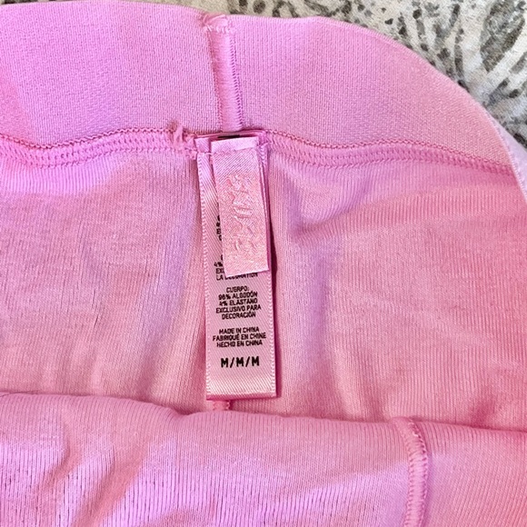 SKIMS LOGO POINTELLE SET
PINK - Picture 11 of 16